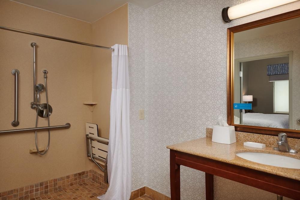 Hampton Inn & Suites Holly Springs photo 29