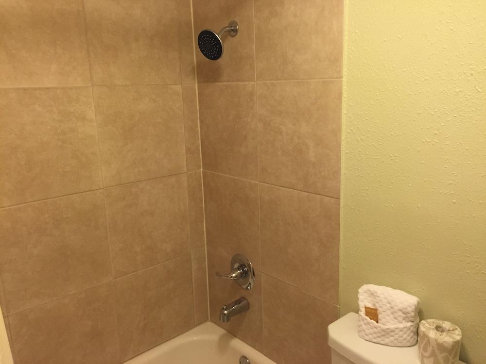 Sebring Inn photo 12