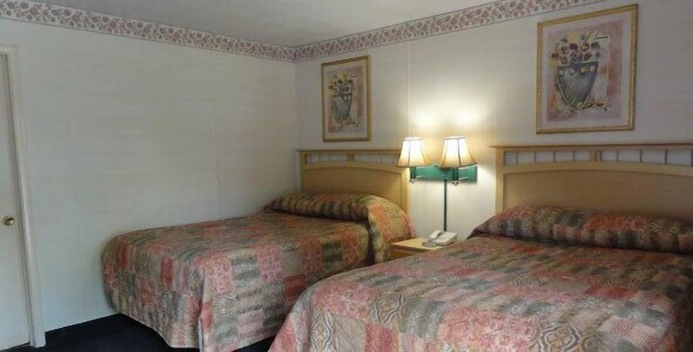 Relax Inn Elmira photo 7