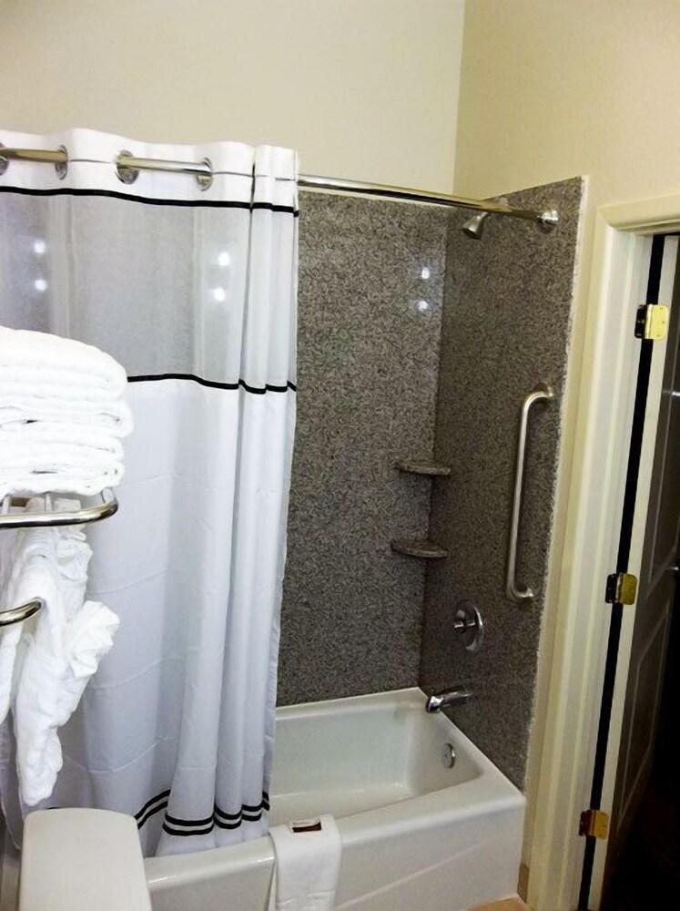 Garner Hotel Victoria - East by IHG photo 10