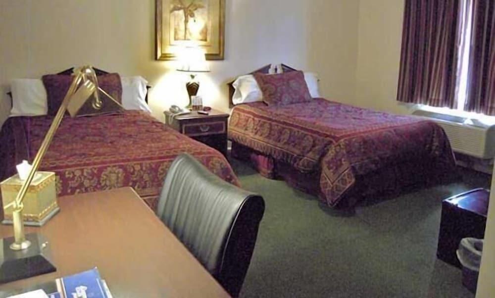Colonie inn and Suites photo 6