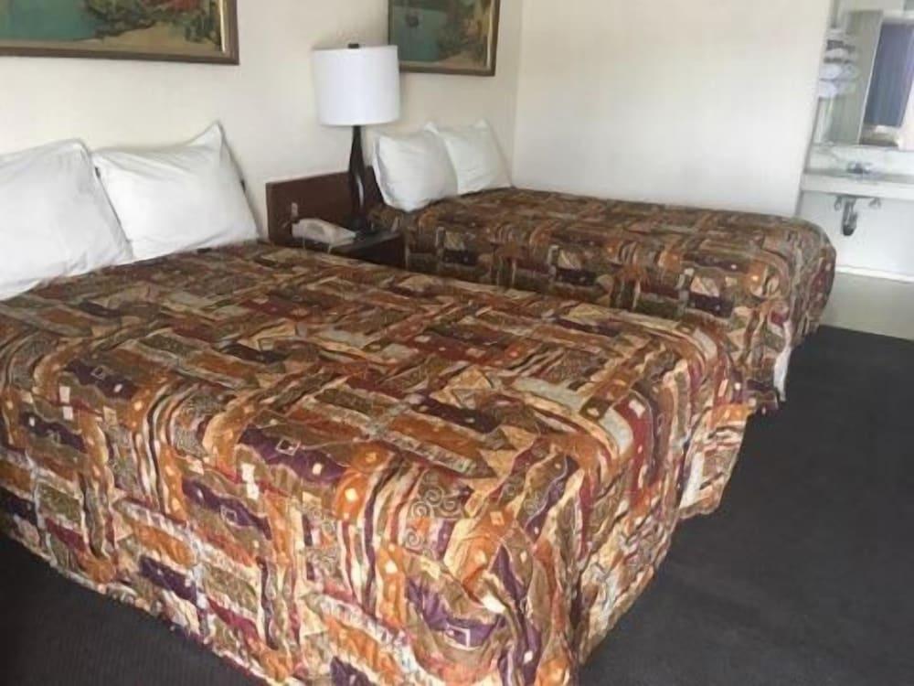 Caravan inn photo 8