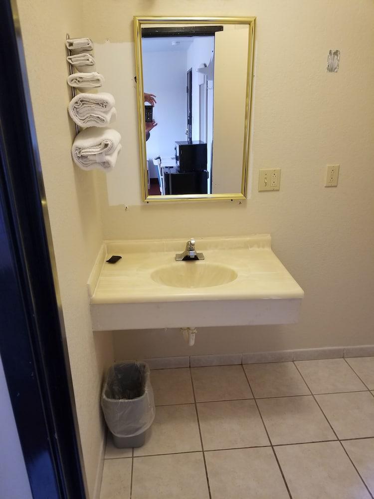 Americas Stay Inn photo 26