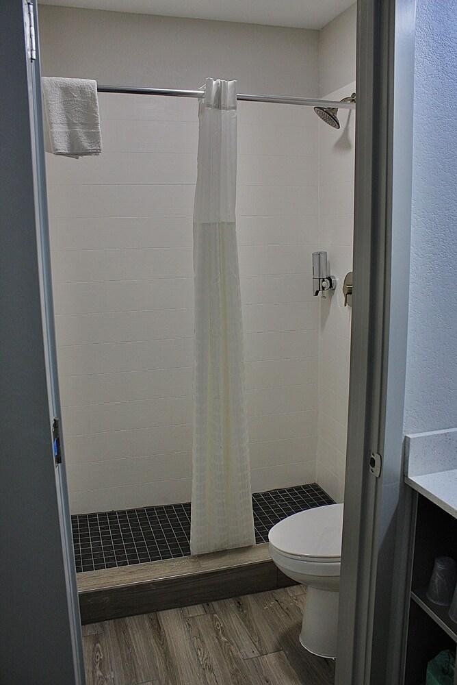 Hummingbird Hotel photo 9