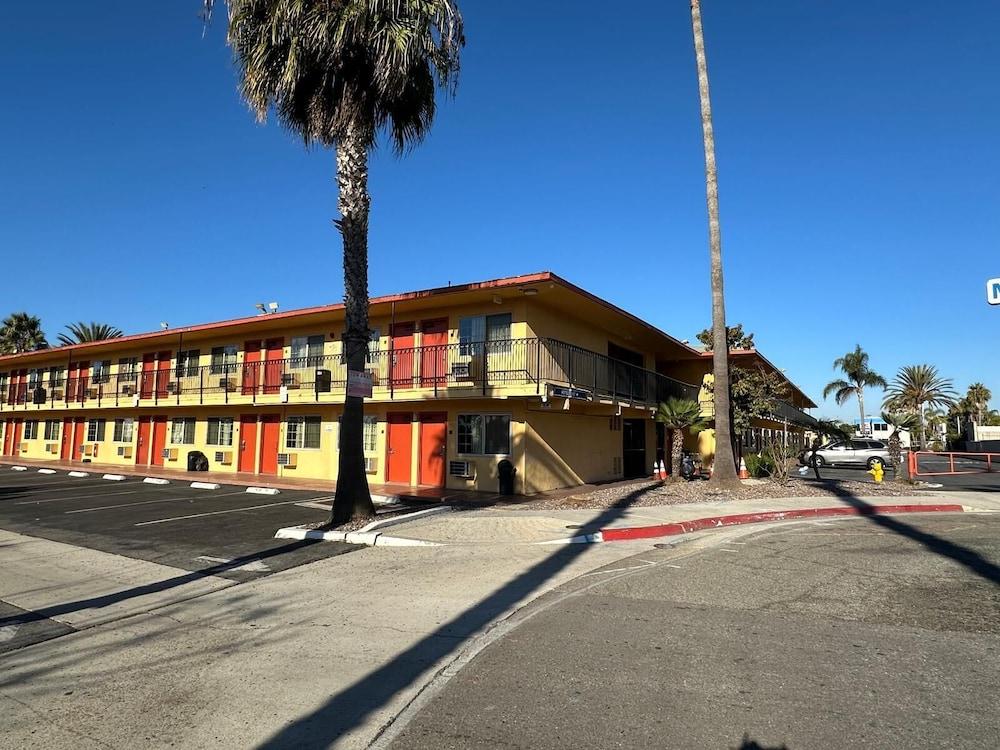 Hotel Avenida - Oceanside Camp Pendleton photo 26