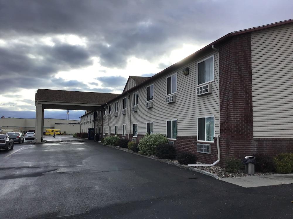 Super 8 by Wyndham Blackfoot photo 34