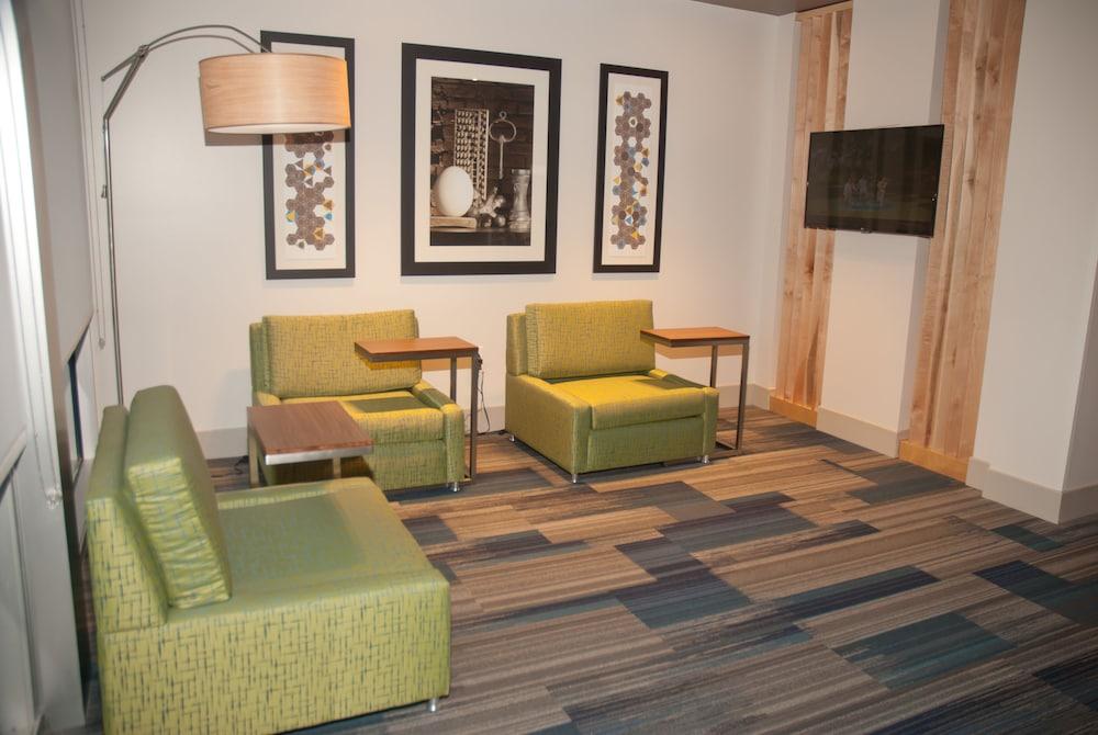 Holiday Inn Express & Suites Decatur by IHG photo 20