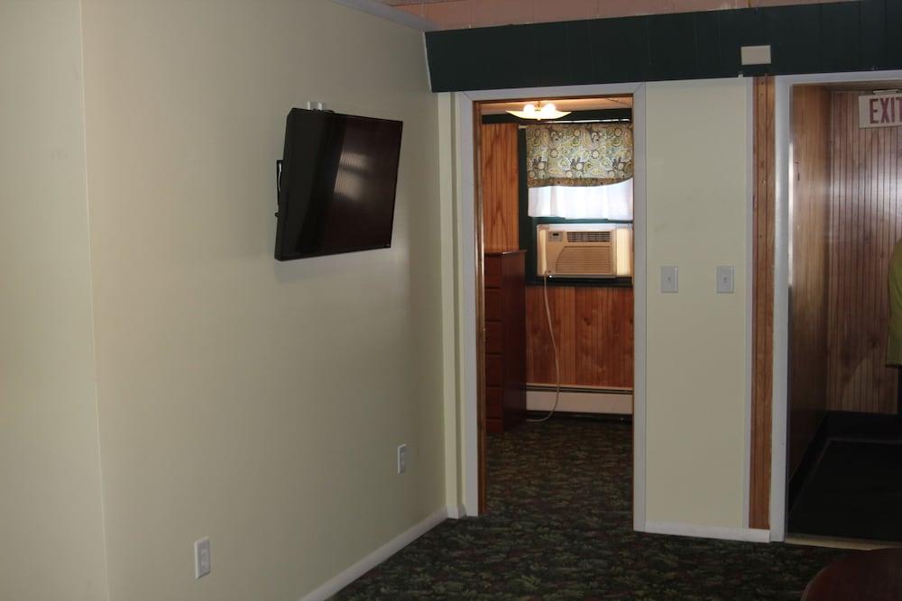 The Evergreen Motel photo 6