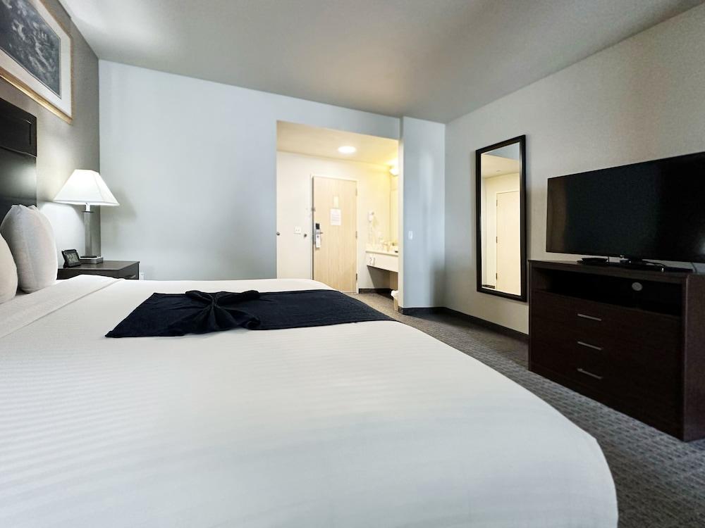 BayVue Hotel, Resort and Suites photo 72