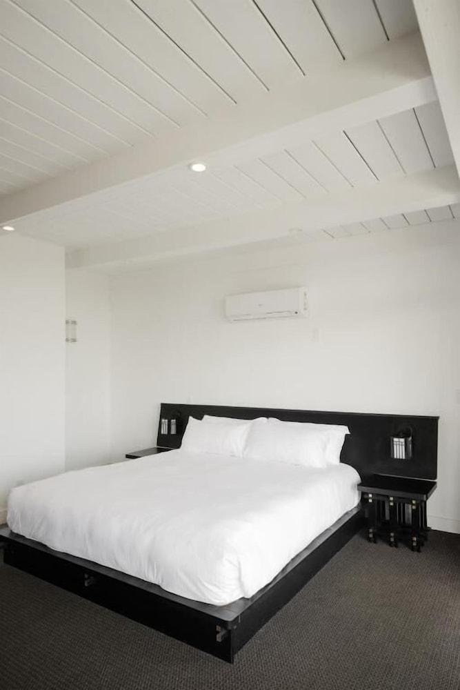 Hollywood Hills Hotel photo 28