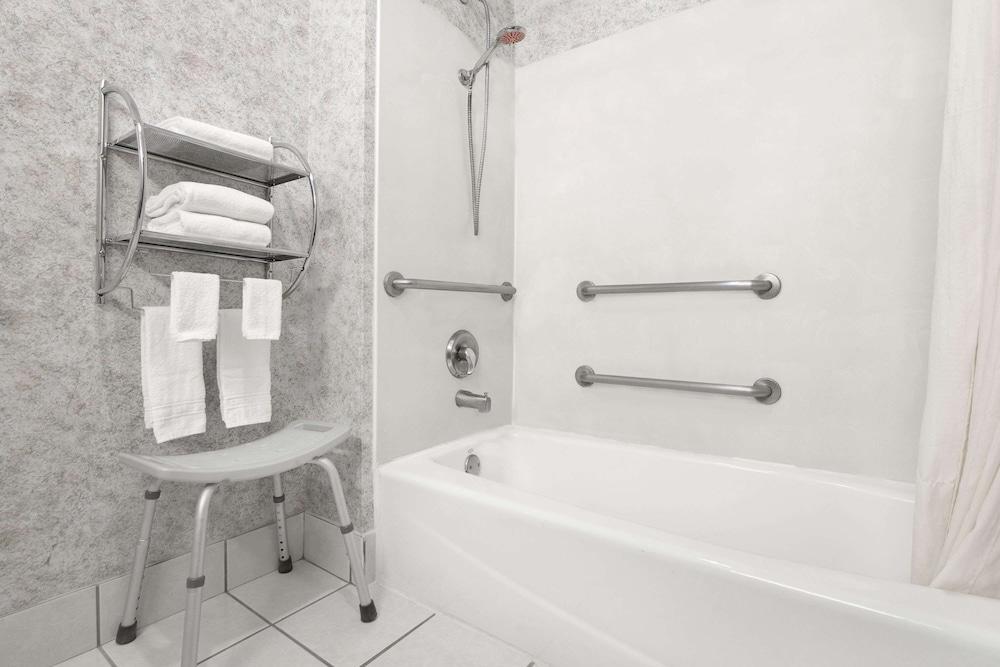 Days Inn by Wyndham Vega TX photo 6
