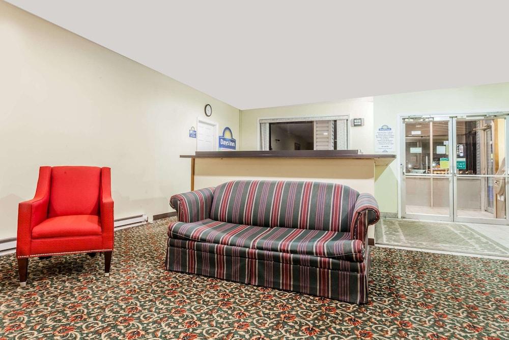 Days Inn by Wyndham Seymour photo 8