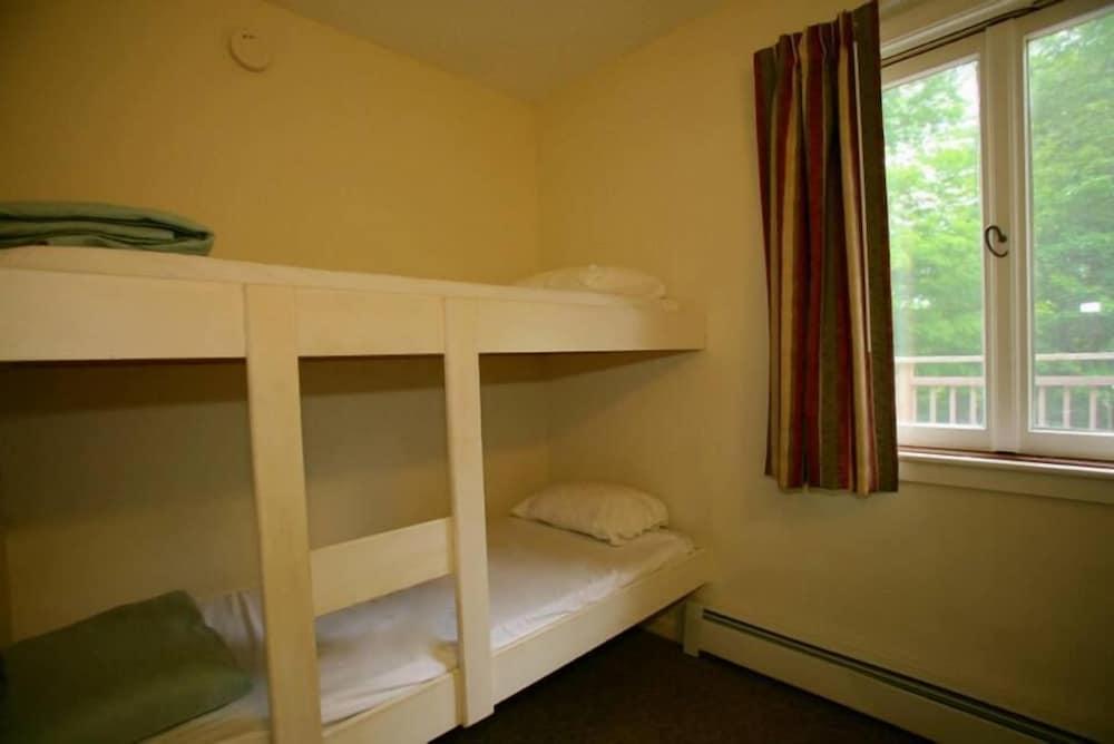 The Upper Pass Lodge at Magic Mountain photo 6