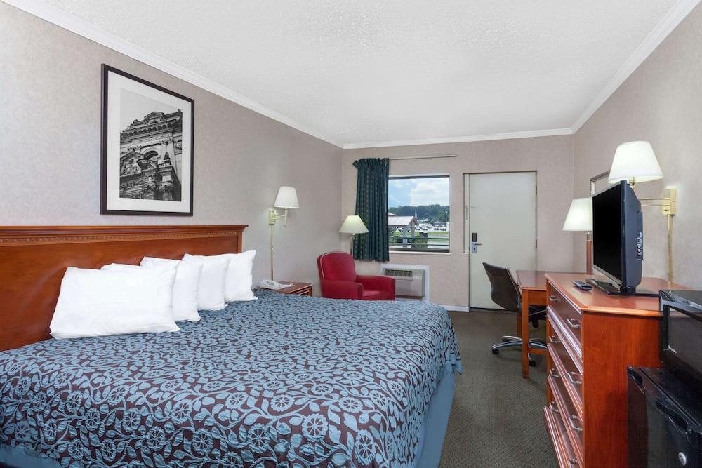 Days Inn by Wyndham Morristown photo 8