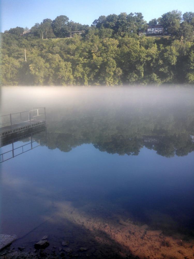 Taneycomo Lakefront Resort photo 24