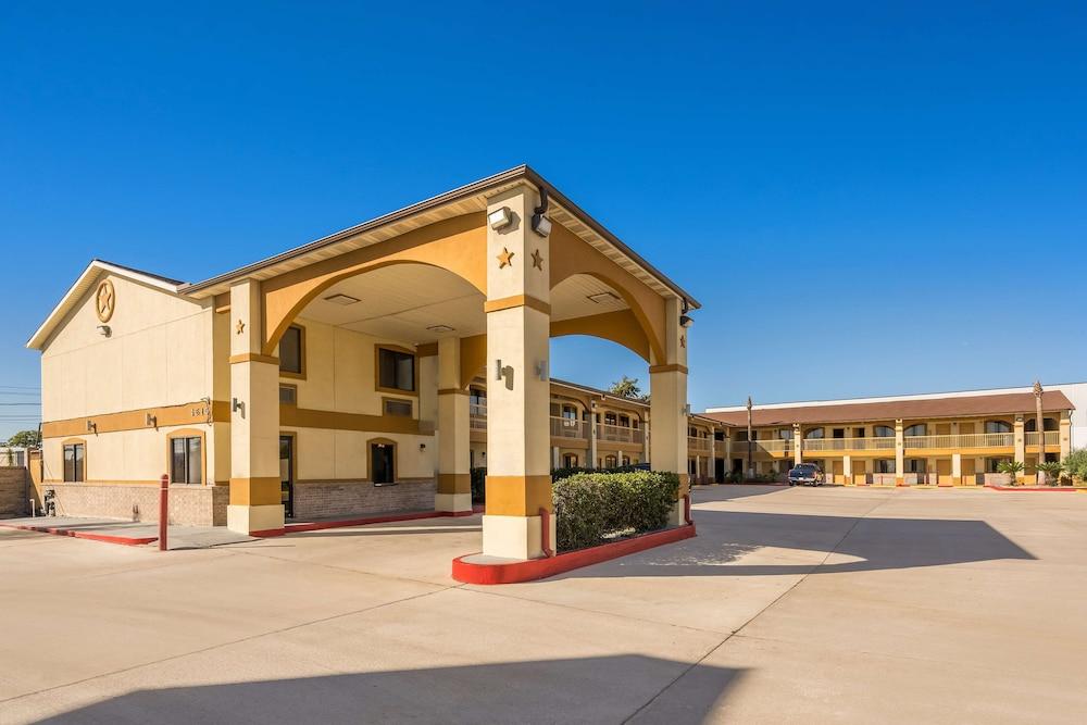 Americas Best Value Inn Houston Heights at I-45 photo 38