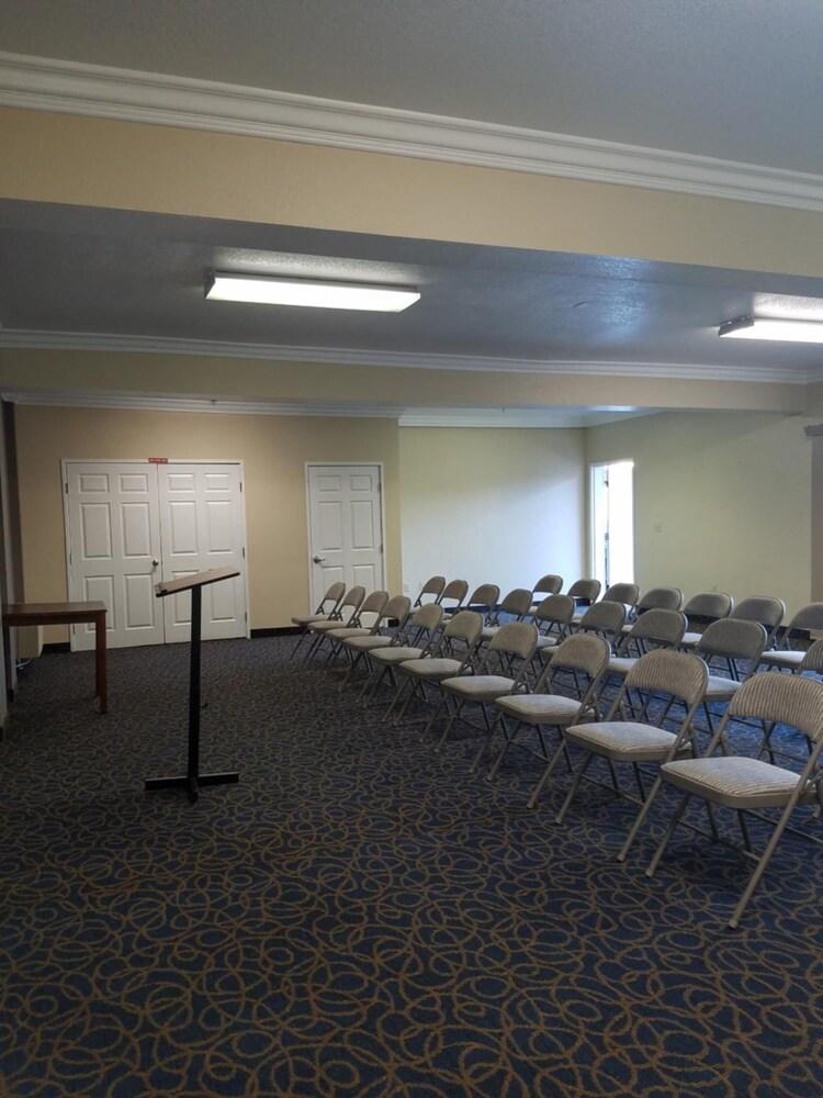 Mid City Inn and Suites photo 58