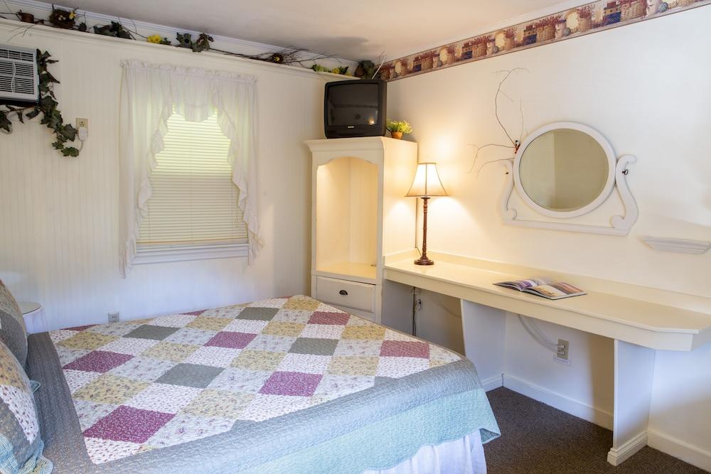 The Chimney Rock Inn & Cottages photo 62