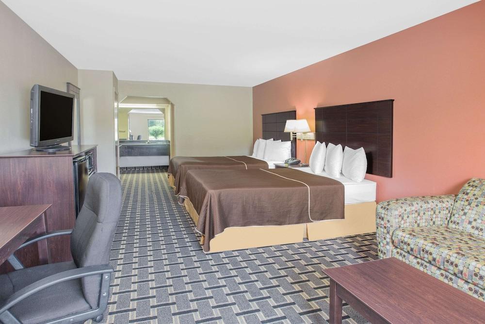 Days Inn & Suites by Wyndham Pine Bluff photo 8