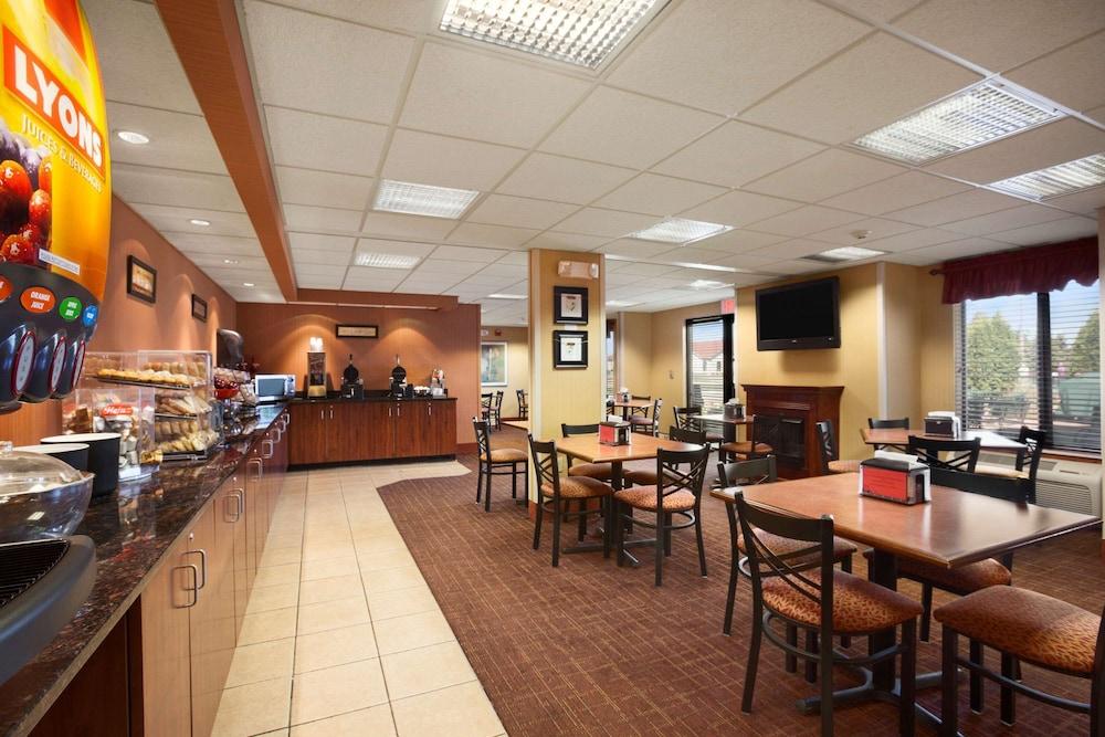 Ramada by Wyndham Wisconsin Dells photo 14