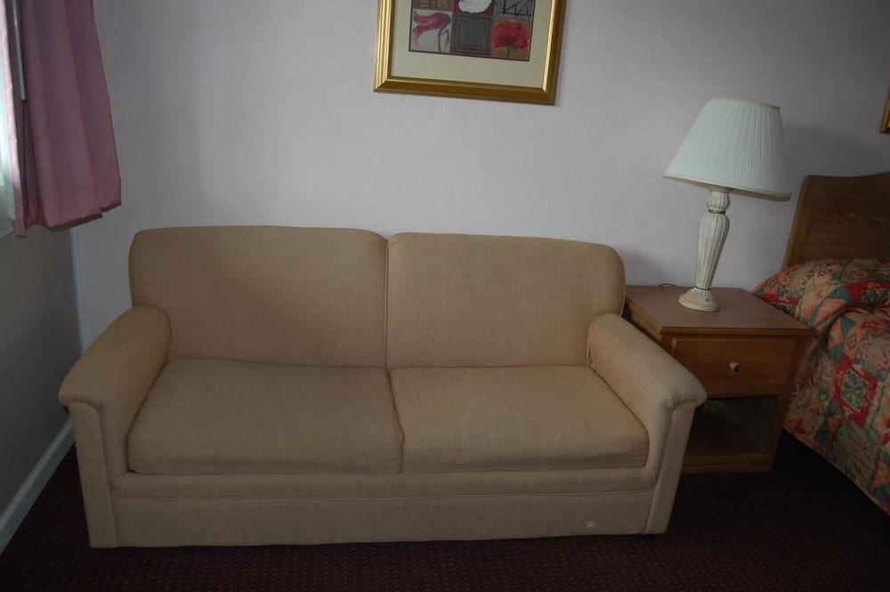 Sea Breeze Inn photo 19