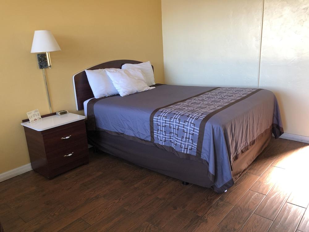 Economy Inn photo 14
