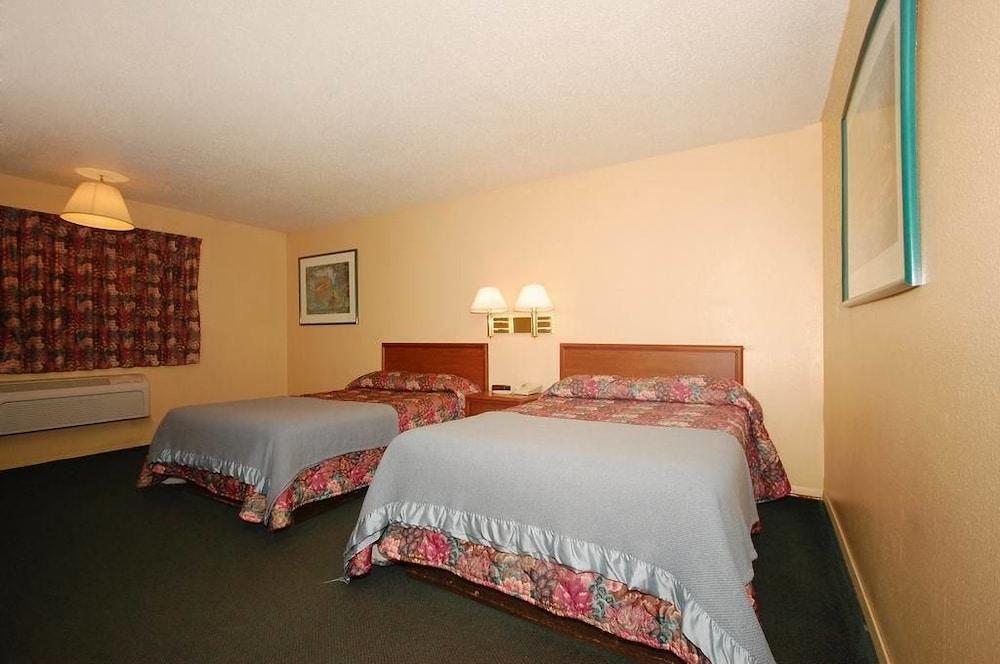 Americas Inn photo 29