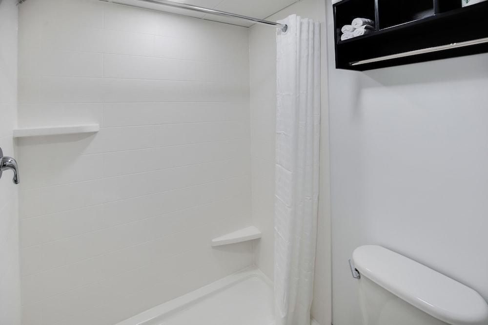 Blu Atlantic Oceanfront Hotel & Suites photo 47