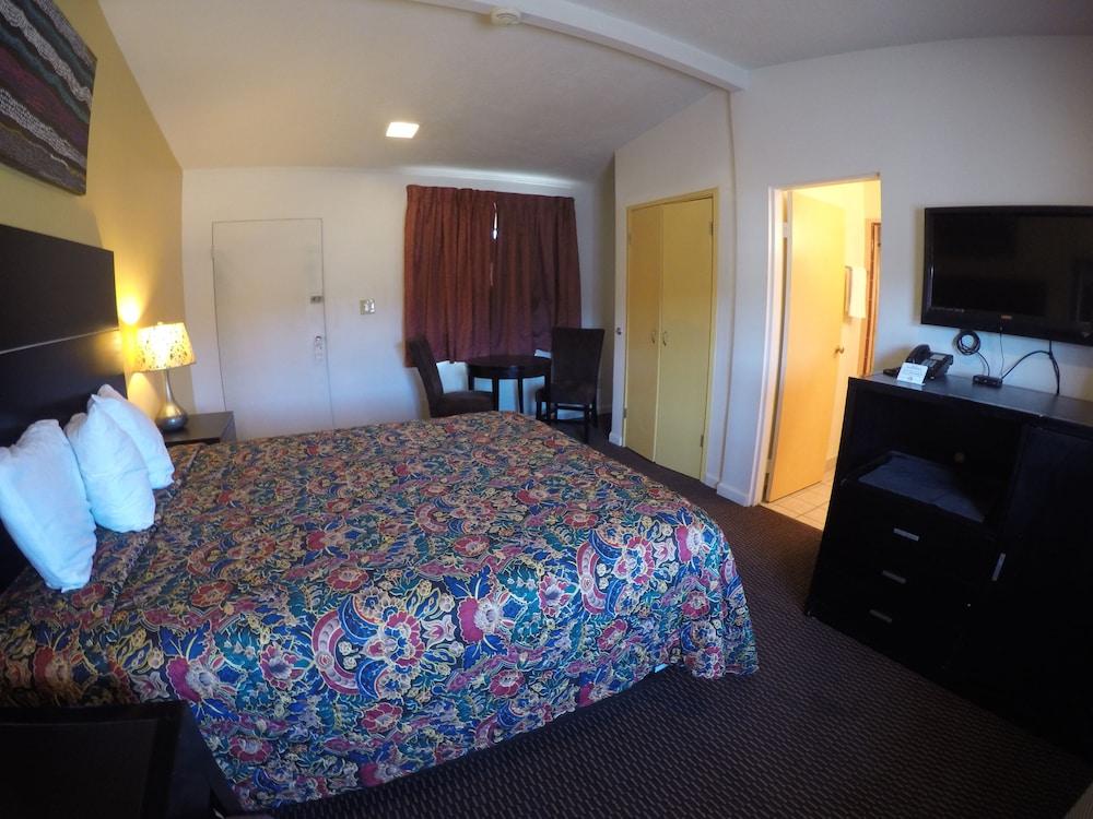 Indio Holiday Motel photo 18