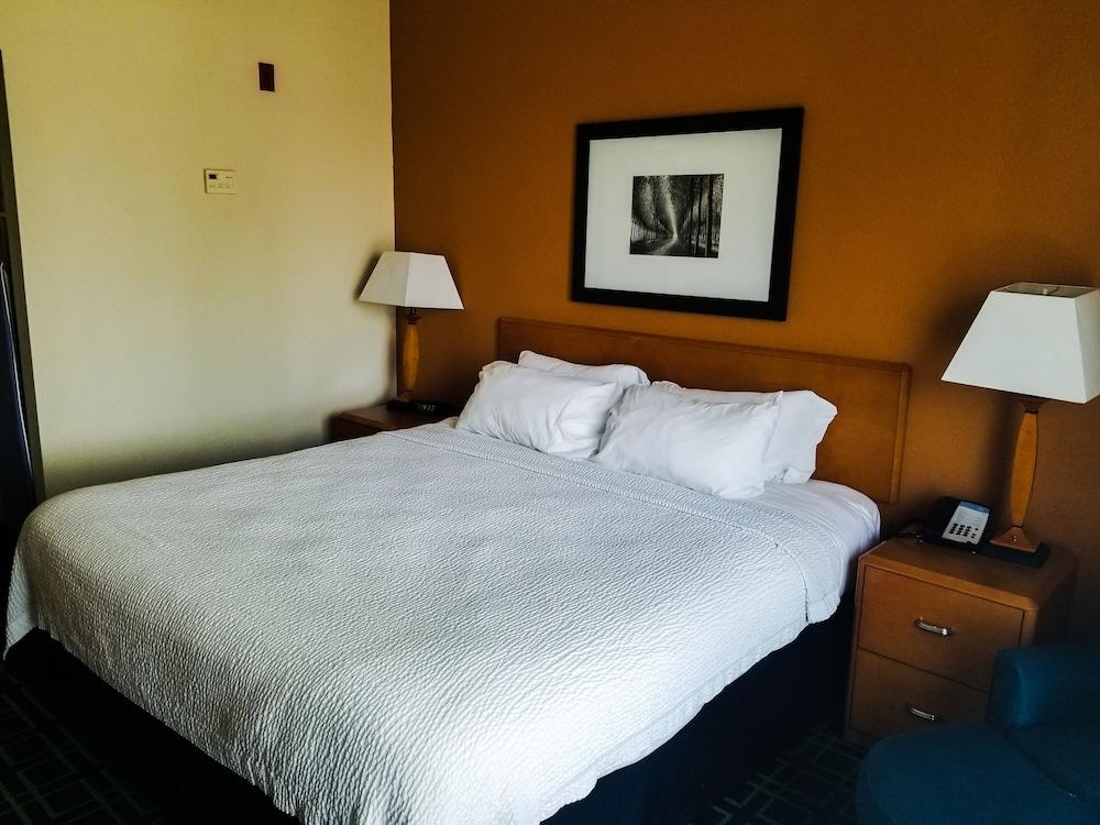 Fairfield Inn and Suites by Marriott Laredo photo 6