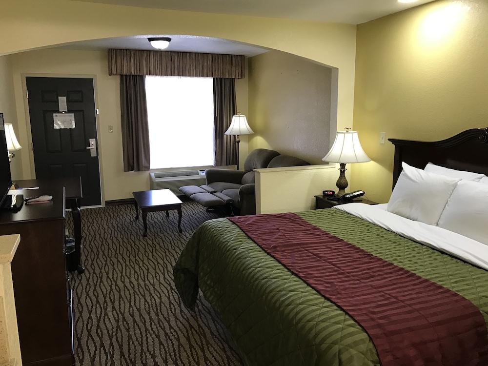 Super 8 by Wyndham Jackson MS Near the Fairgrounds photo 9