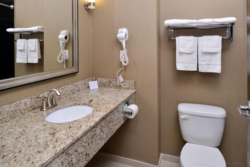 Comfort Inn & Suites Winnie photo 21