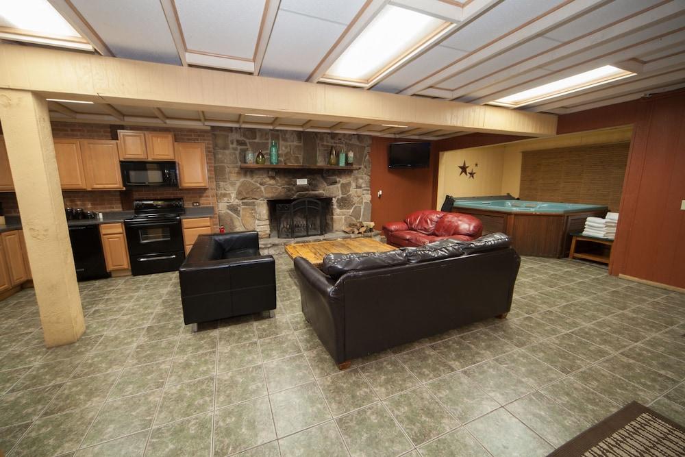 Log Cabin Lodge & Suites photo 53