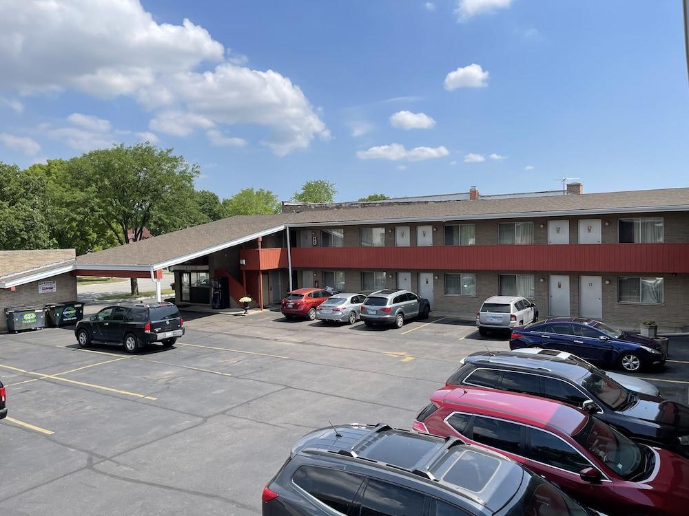 VIBE INN - WHIRLPOOL SUITES photo 34