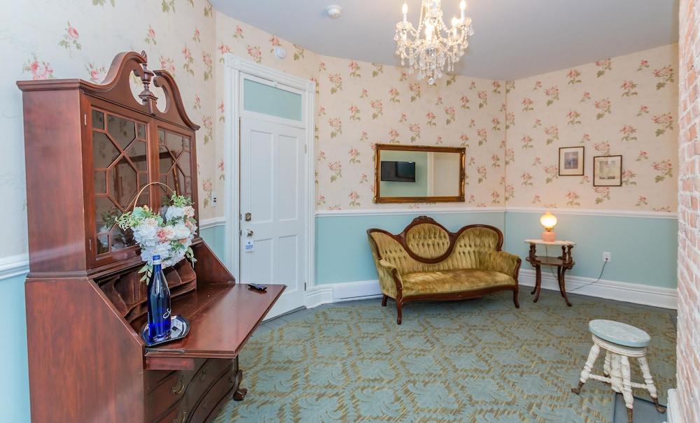 Historic Hotel Broadalbin photo 43