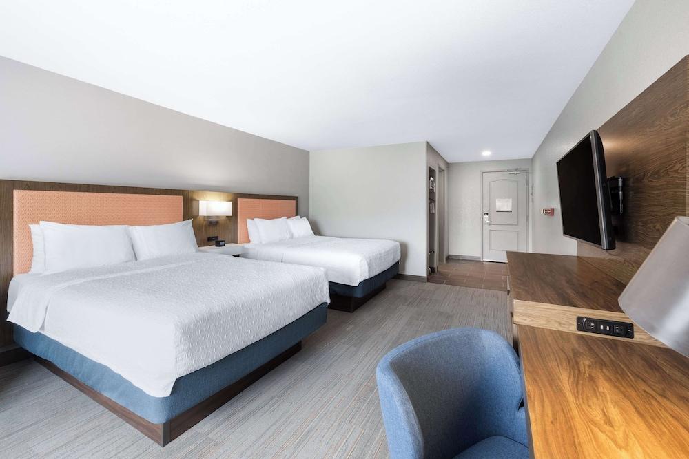 Hampton Inn & Suites Casper photo 23