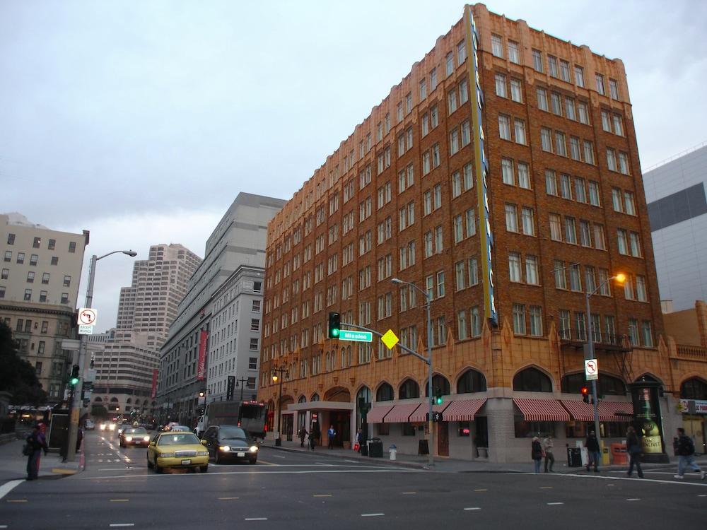 The Pickwick Hotel photo 27
