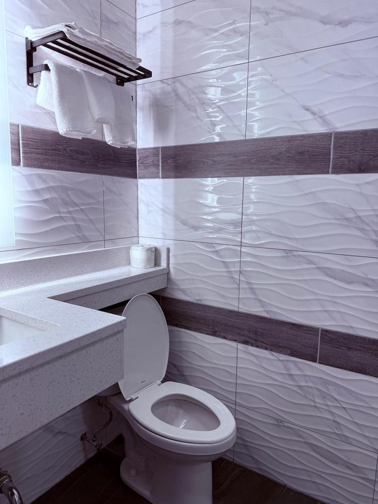 The Vine Hotel Bronx photo 5