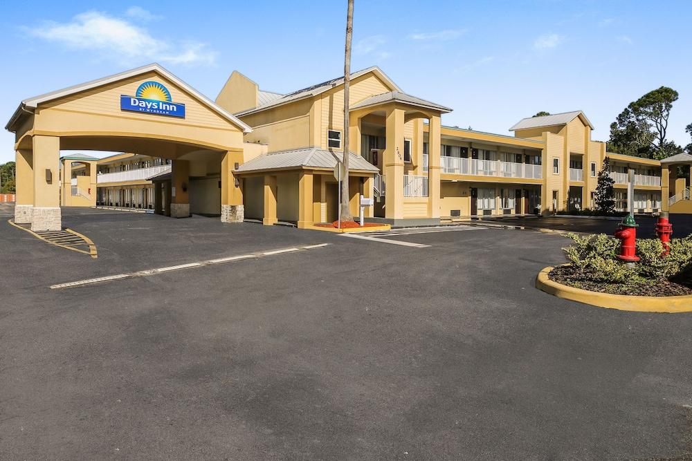 Econo Lodge Daytona Beach - Speedway photo 11