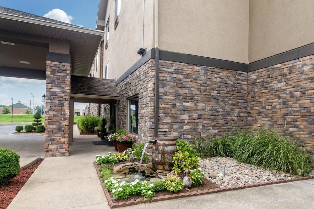 Comfort Suites Danville photo 28