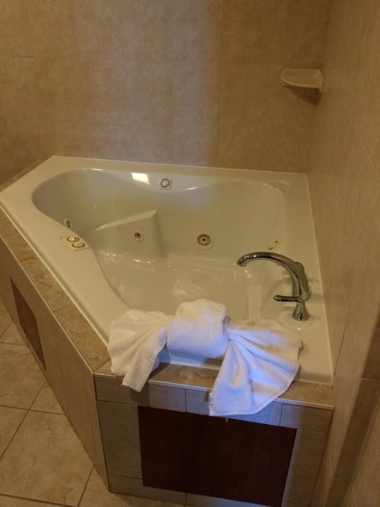 Pacer Inn And Suites Delaware photo 25