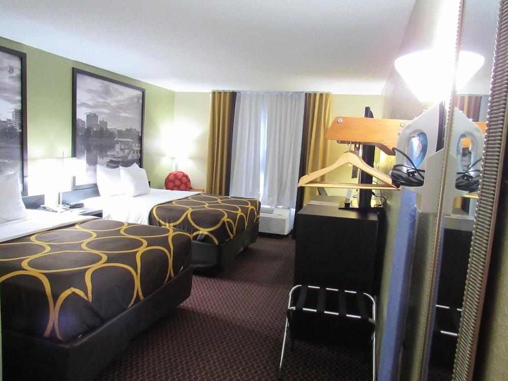 Super 8 by Wyndham New Cumberland photo 32