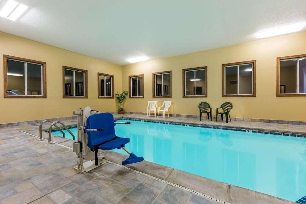 Western Inn & Suites photo 9