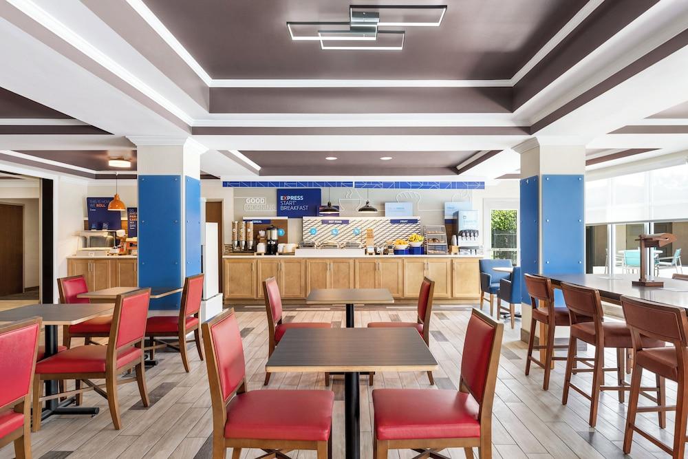 Holiday Inn Express & Suites Live Oak by IHG photo 80