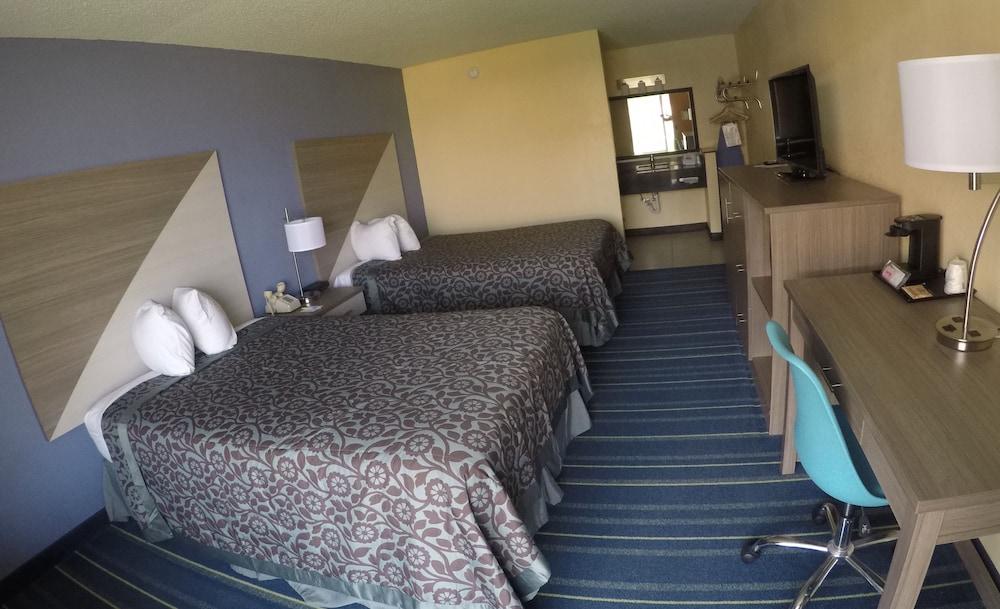 Days Inn by Wyndham Salem, Illinois photo 14