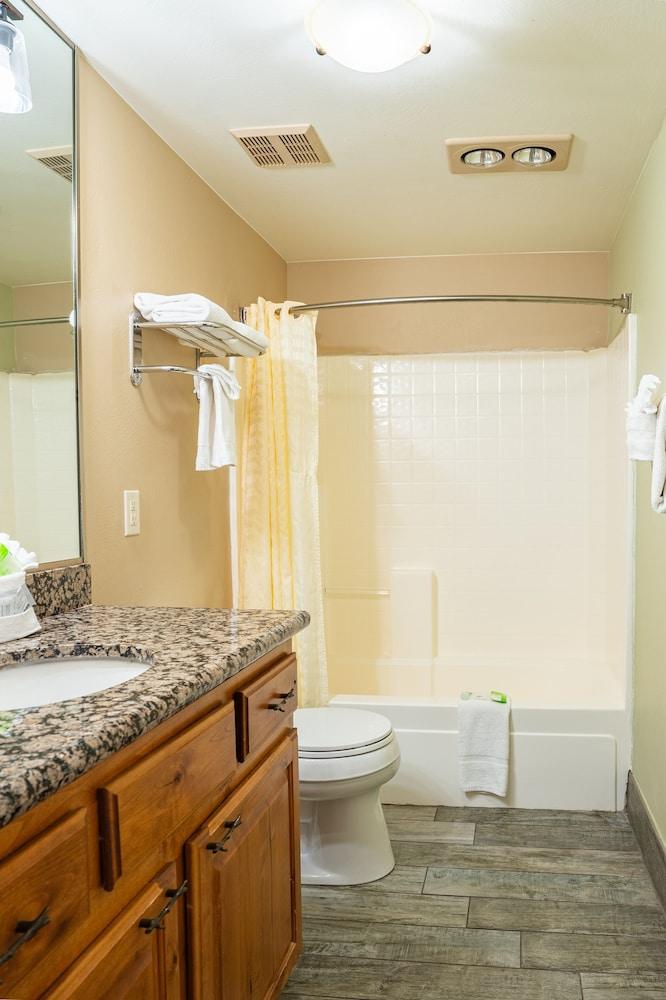 Petty Ranch Inn photo 80