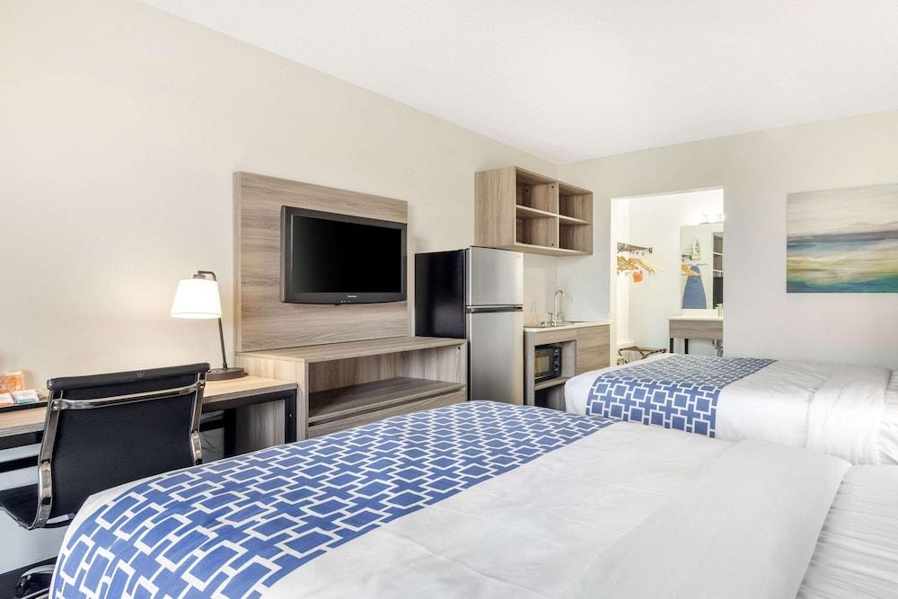 Suburban Studios Tysons Corner photo 13