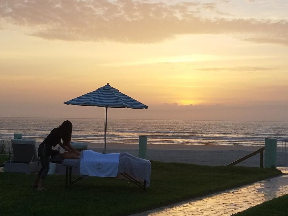 The Salty Mermaid Oceanfront Hotel photo 20