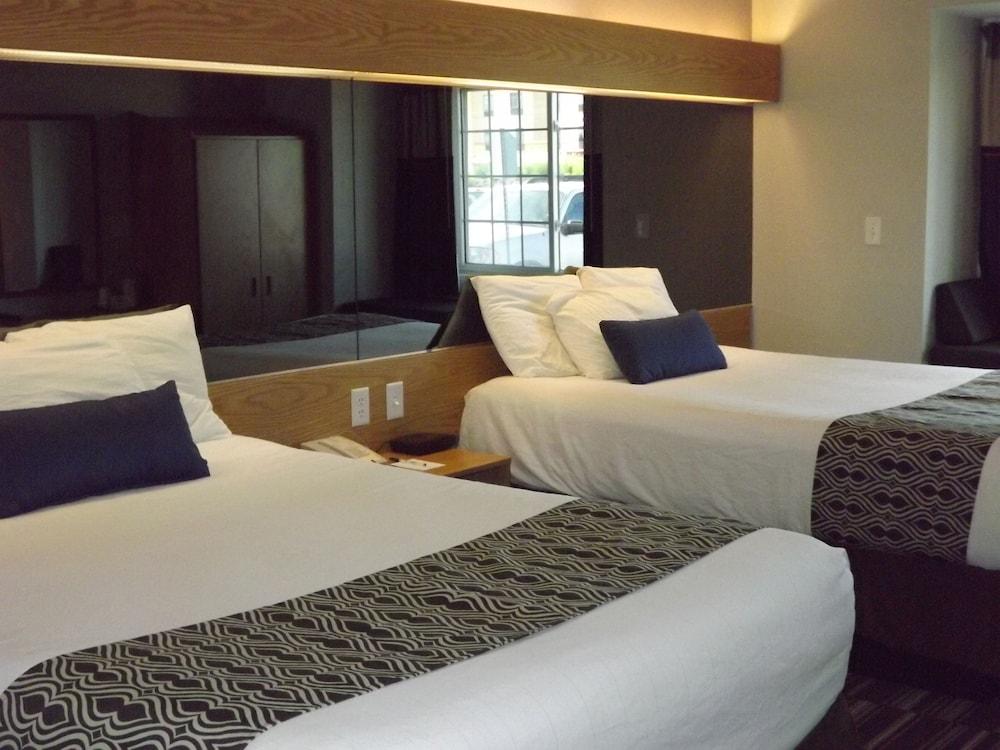 Microtel Inn & Suites by Wyndham Ames photo 11