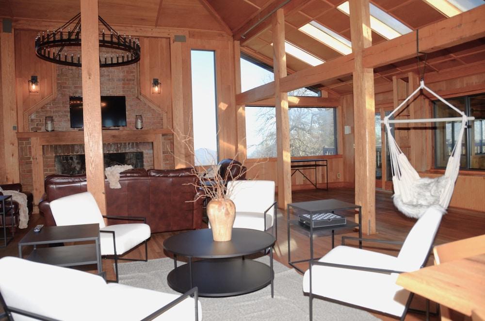 Bent Mountain Lodge photo 9